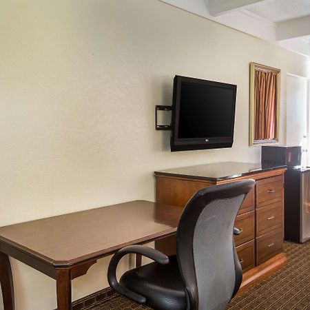 Super 8 By Wyndham Macon Ga Hotel Bagian luar foto